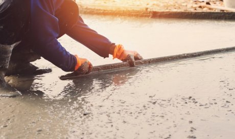 Artisan maçon spécialisé pour couler une dalle en béton